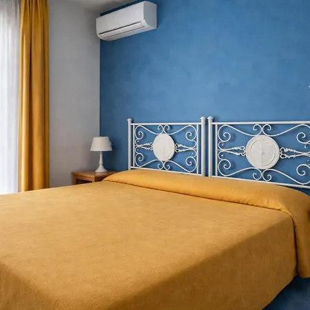 Aparthotel Hotiday Scogliera 3*